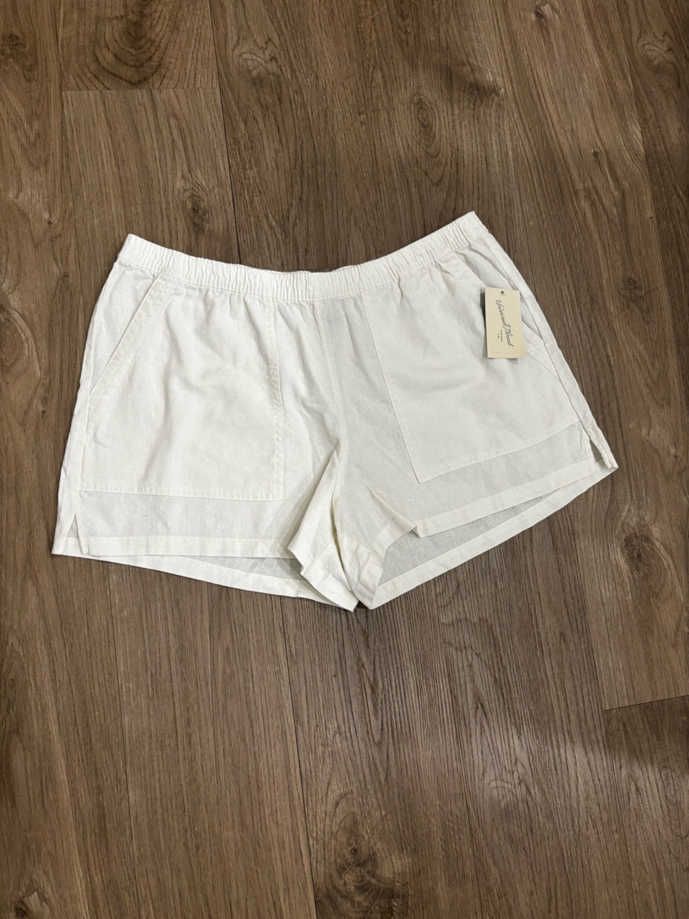 Universal Thread Women’s Linen White Shorts Size L